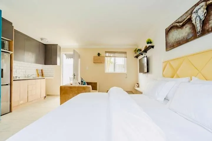 Caline Vip Luxury Jacuzzi &, Swimming Pool Mews Bed & Breakfast Cape Town 0*,  South Africa