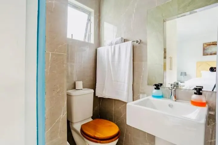 Caline Vip Luxury Jacuzzi &, Swimming Pool Mews Bed & Breakfast Cape Town