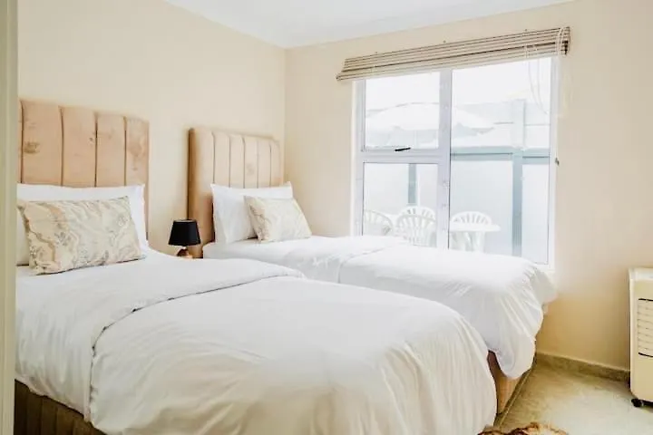 Caline Vip Luxury Jacuzzi &, Swimming Pool Mews Bed & Breakfast Cape Town 0*,