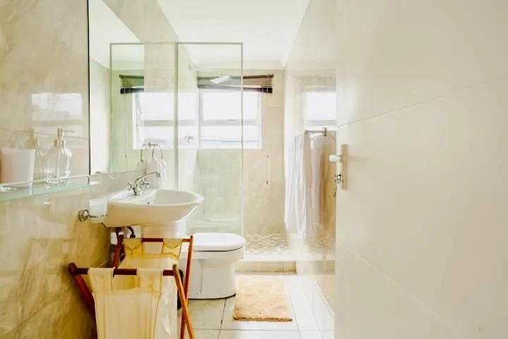 Caline Vip Luxury Jacuzzi &, Swimming Pool Mews Bed & Breakfast Cape Town
