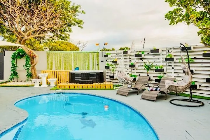 Caline Vip Luxury Jacuzzi &, Swimming Pool Mews Bed & Breakfast Cape Town
