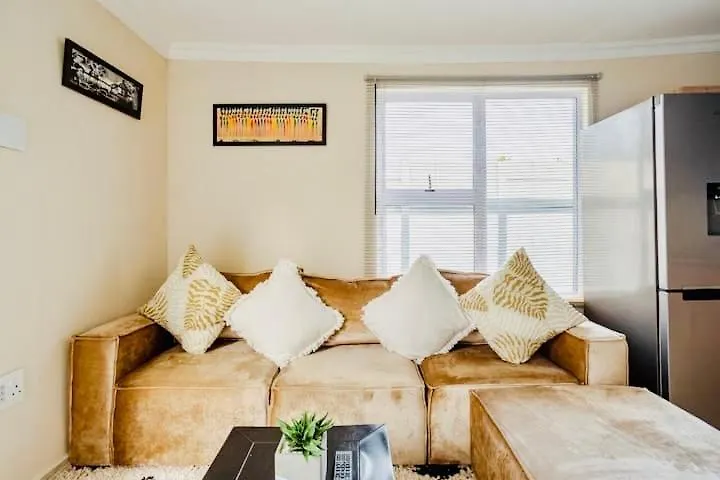 Caline Vip Luxury Jacuzzi &, Swimming Pool Mews Bed & Breakfast Cape Town