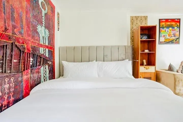 Caline Vip Luxury Jacuzzi &, Swimming Pool Mews Bed & Breakfast Cape Town