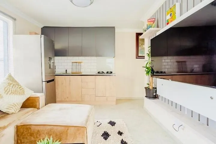 Caline Vip Luxury Jacuzzi &, Swimming Pool Mews Bed & Breakfast Cape Town
