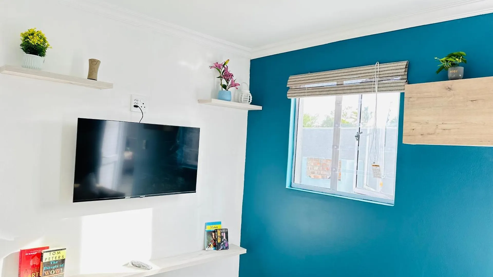 Caline Vip Luxury Jacuzzi &, Swimming Pool Mews Bed & Breakfast Cape Town