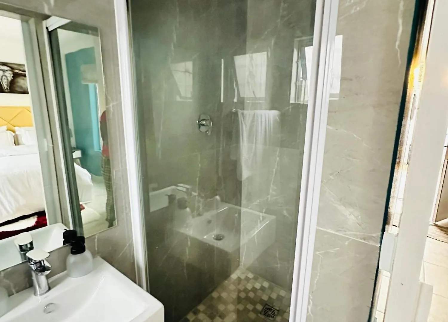 Caline Vip Luxury Jacuzzi &, Swimming Pool Mews Bed & Breakfast Cape Town