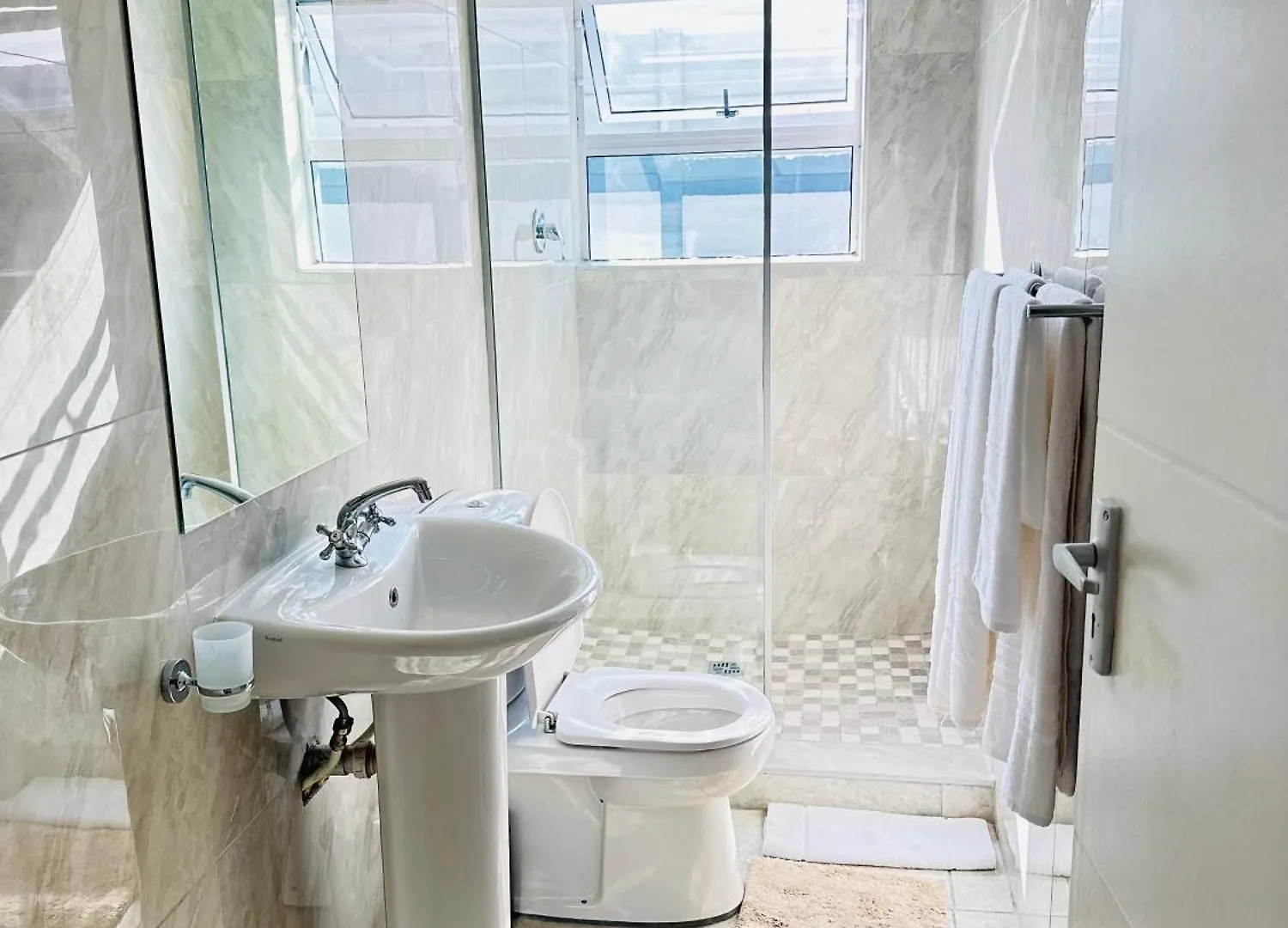 Caline Vip Luxury Jacuzzi &, Swimming Pool Mews Bed & Breakfast Cape Town