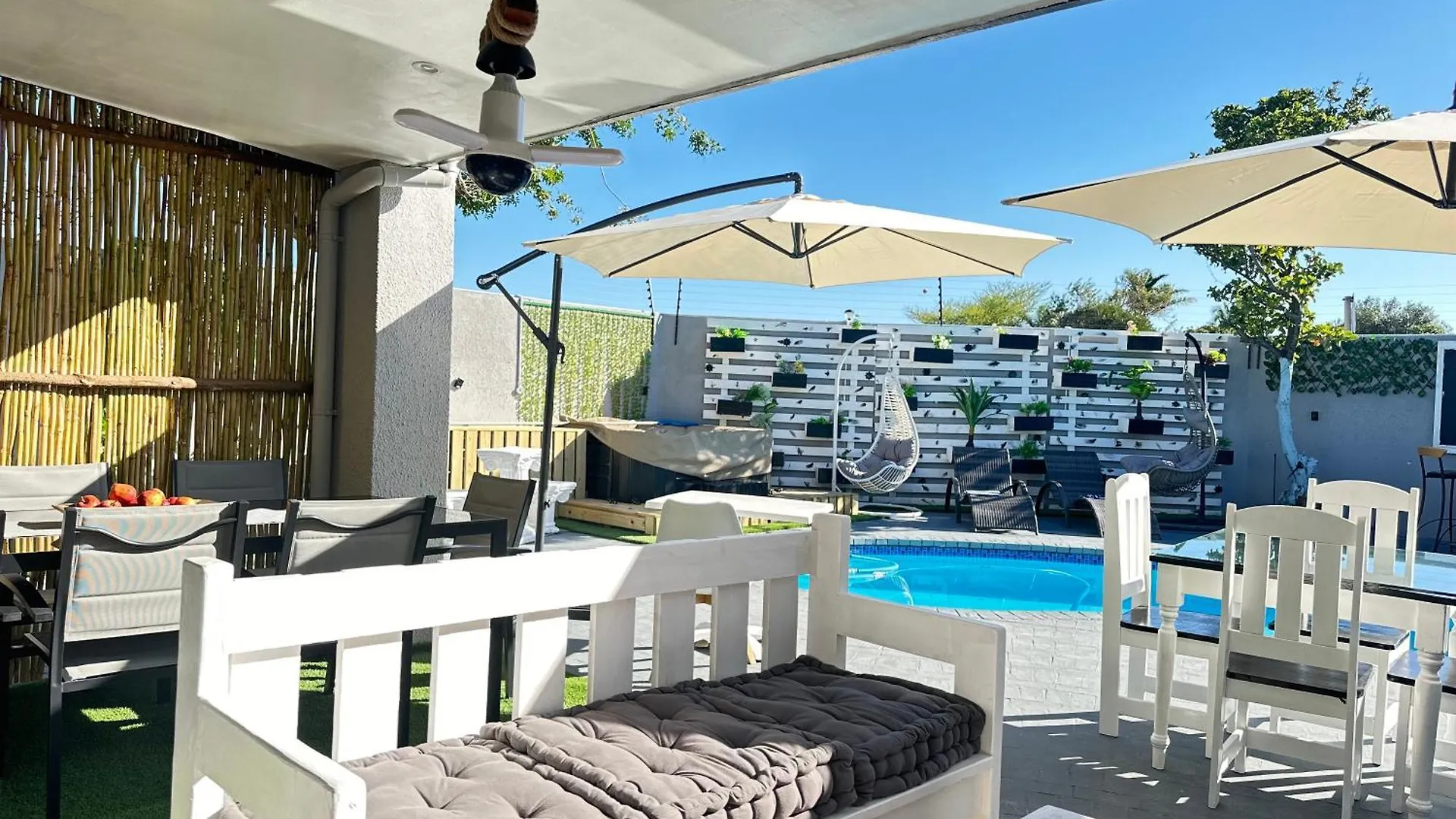 Caline Vip Luxury Jacuzzi &, Swimming Pool Mews Bed & Breakfast Cape Town 0*,  South Africa
