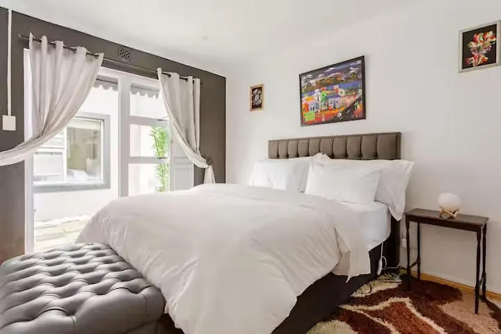 Caline Vip Luxury Jacuzzi &, Swimming Pool Mews Bed & Breakfast Cape Town