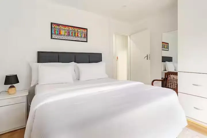 Caline Vip Luxury Jacuzzi &, Swimming Pool Mews Bed & Breakfast Cape Town