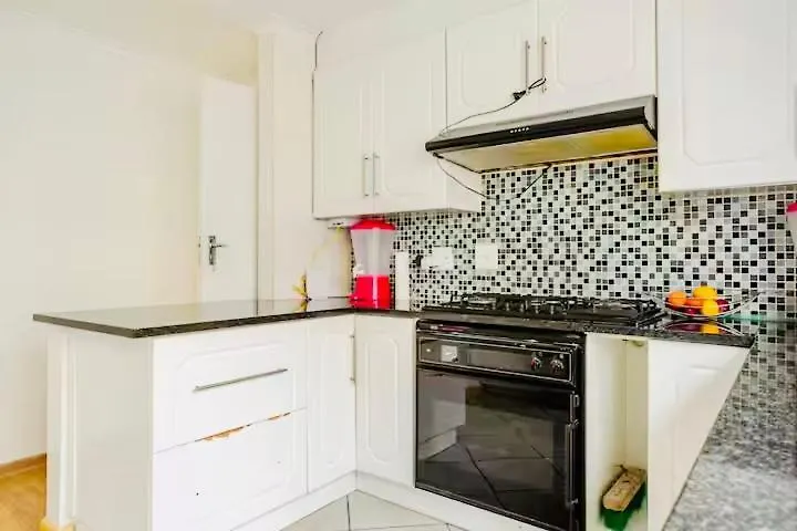 Caline Vip Luxury Jacuzzi &, Swimming Pool Mews Bed & Breakfast Cape Town