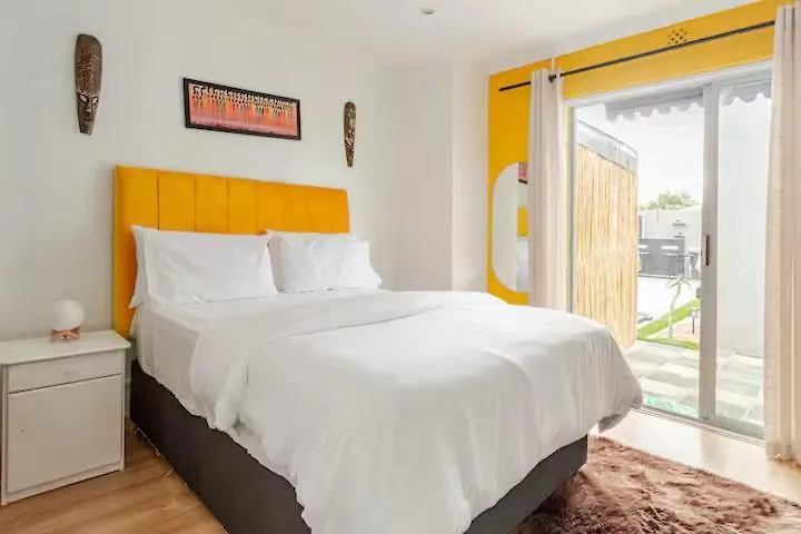 Caline Vip Luxury Jacuzzi &, Swimming Pool Mews Bed & Breakfast Cape Town