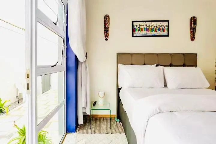 Caline Vip Luxury Jacuzzi &, Swimming Pool Mews Bed & Breakfast Cape Town