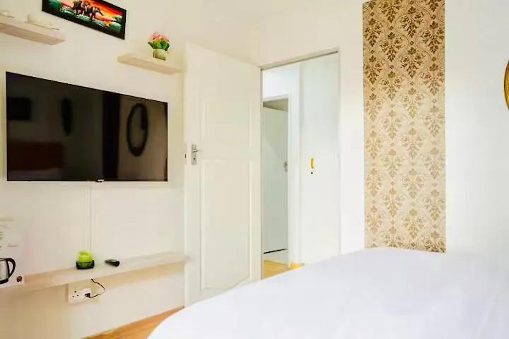Caline Vip Luxury Jacuzzi &, Swimming Pool Mews Bed & Breakfast Cape Town