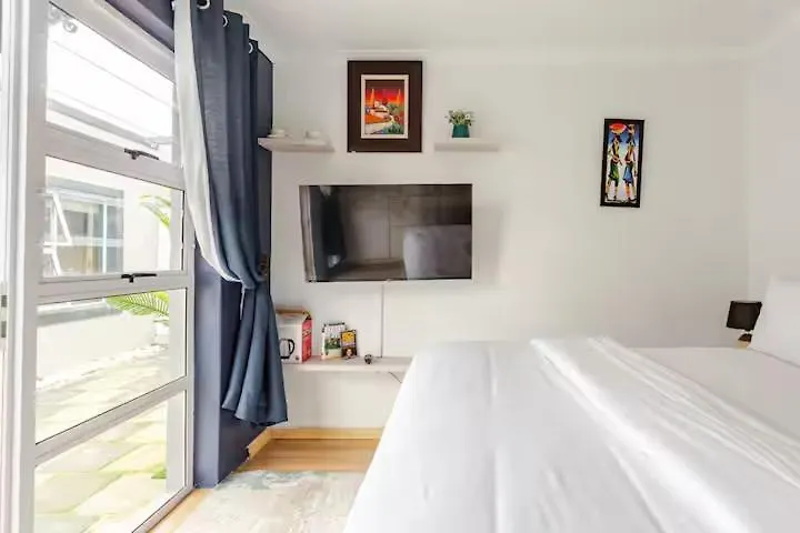 Caline Vip Luxury Jacuzzi &, Swimming Pool Mews Bed & Breakfast Cape Town 0*,  South Africa