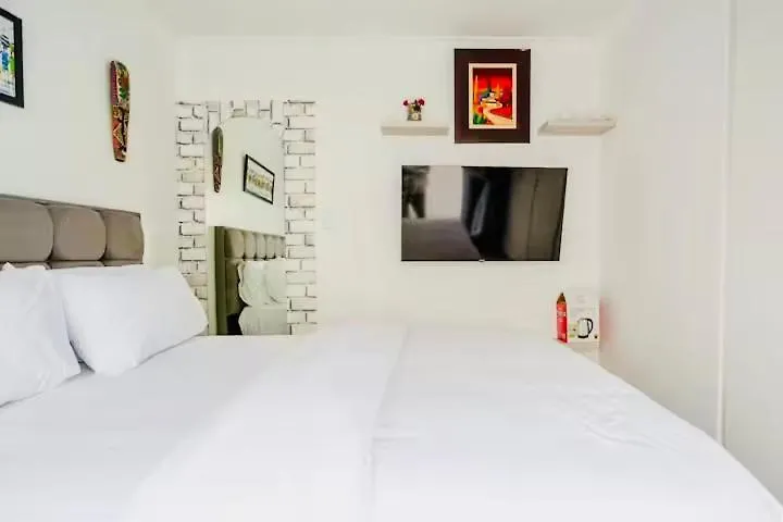 Caline Vip Luxury Jacuzzi &, Swimming Pool Mews Bed & Breakfast Cape Town
