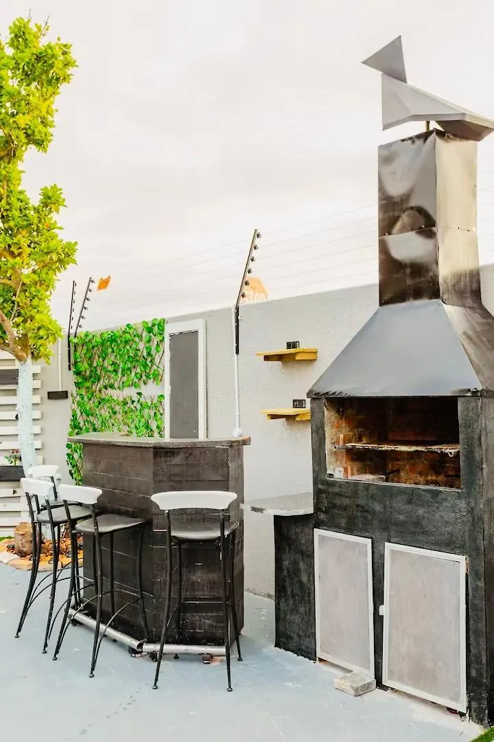 Caline Vip Luxury Jacuzzi &, Swimming Pool Mews Bed & Breakfast Cape Town 0*,