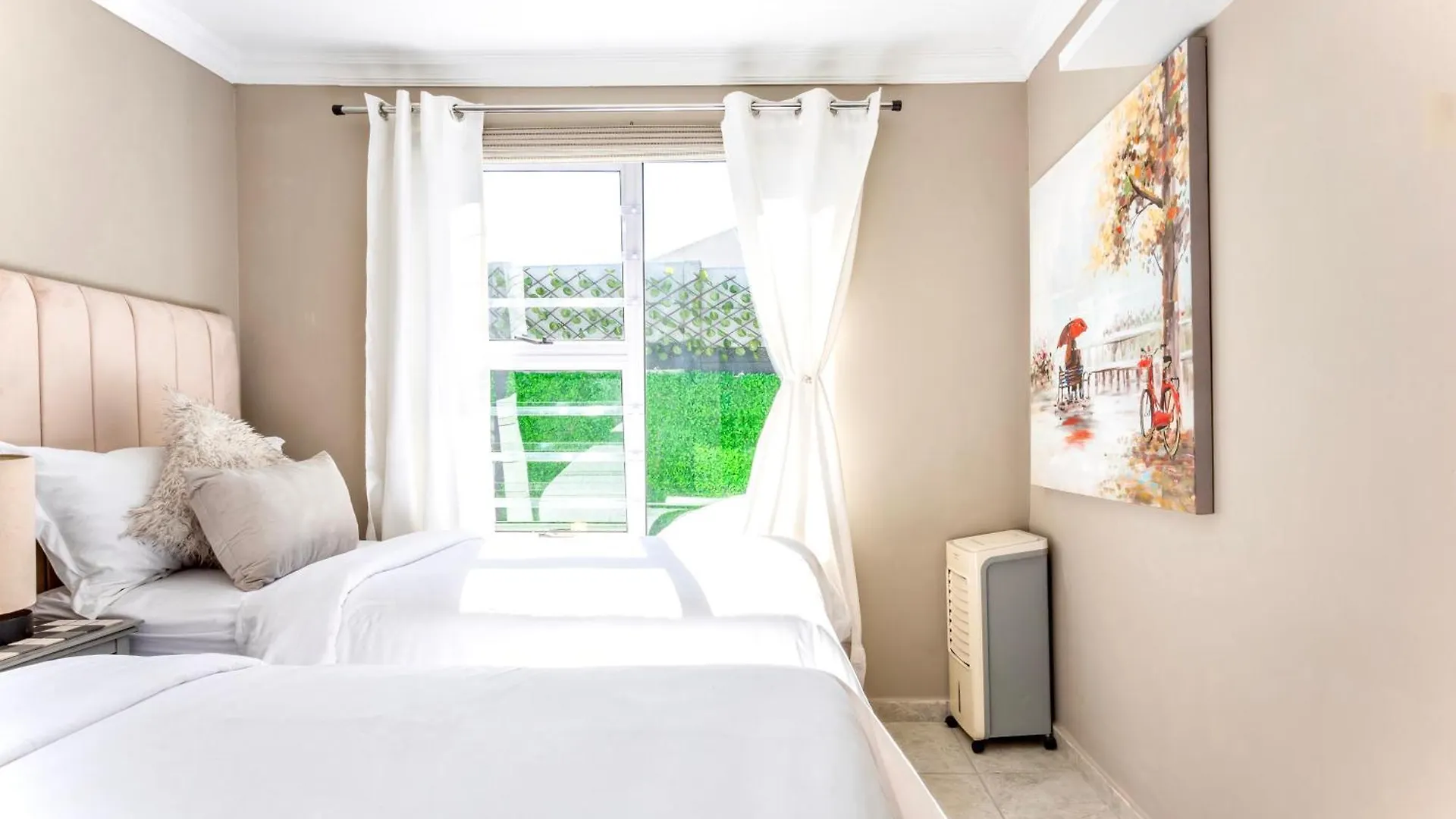 ケープタウン Caline Vip Luxury Jacuzzi &, Swimming Pool Mews Bed & Breakfast 0*,
