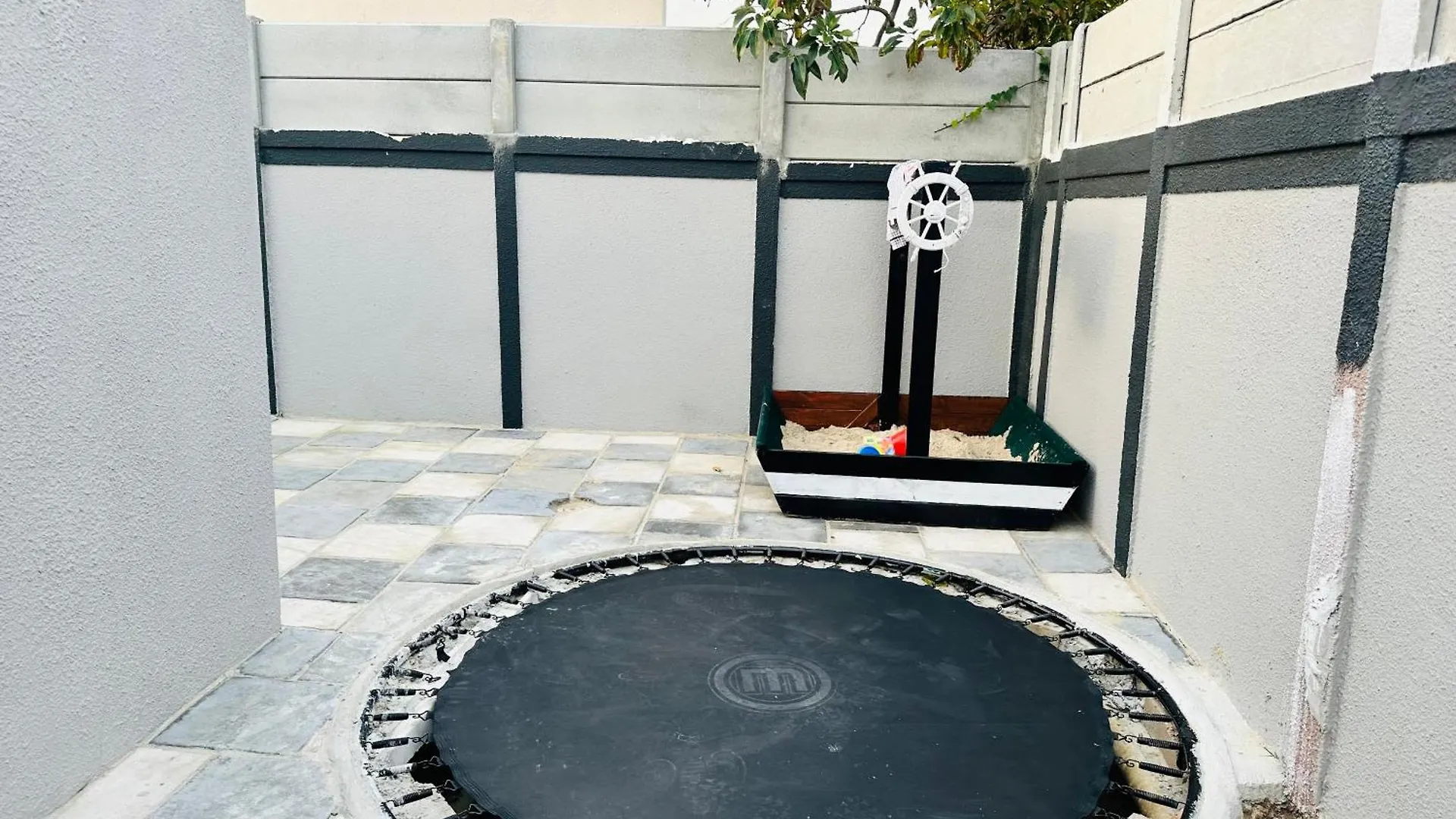 Caline Vip Luxury Jacuzzi &, Swimming Pool Mews Bed & Breakfast Cape Town