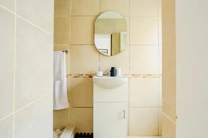 Caline Vip Luxury Jacuzzi &, Swimming Pool Mews Bed & Breakfast Cape Town
