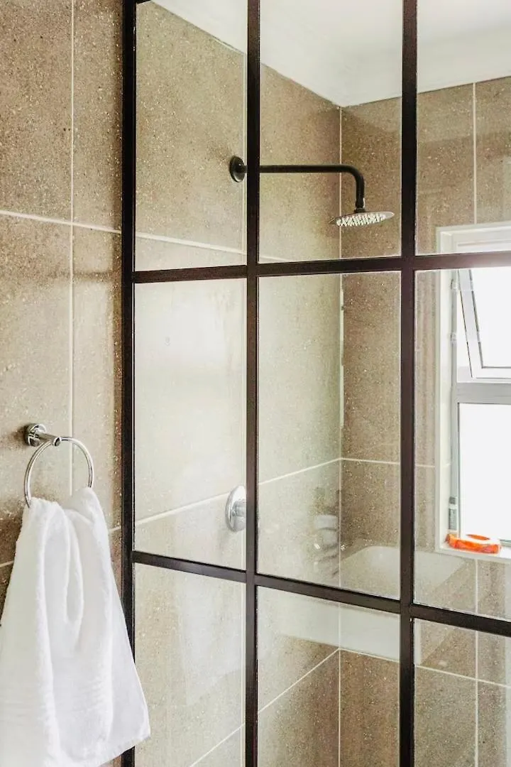 Caline Vip Luxury Jacuzzi &, Swimming Pool Mews Bed & Breakfast Cape Town