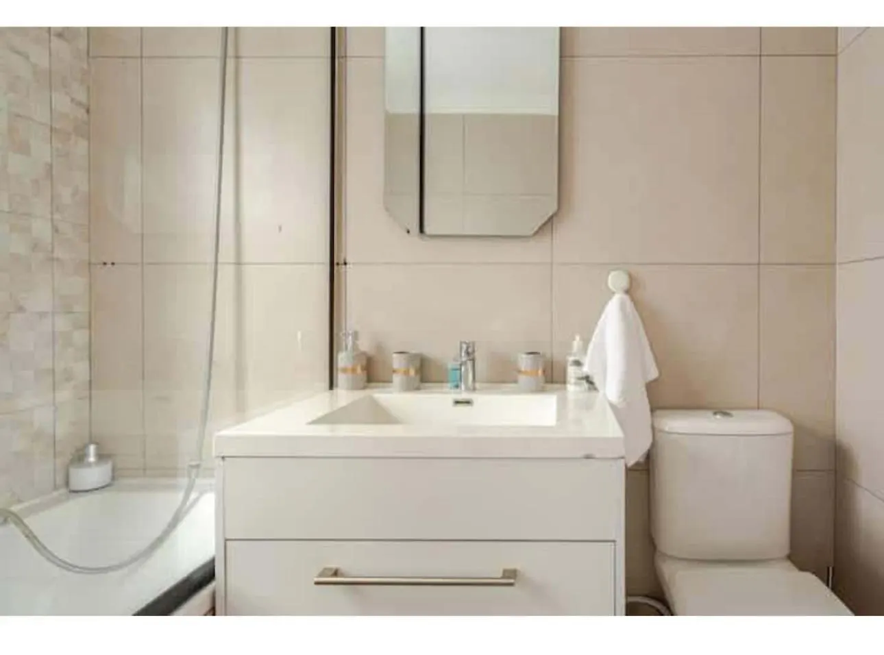 Caline Vip Luxury Jacuzzi &, Swimming Pool Mews Bed & Breakfast Cape Town