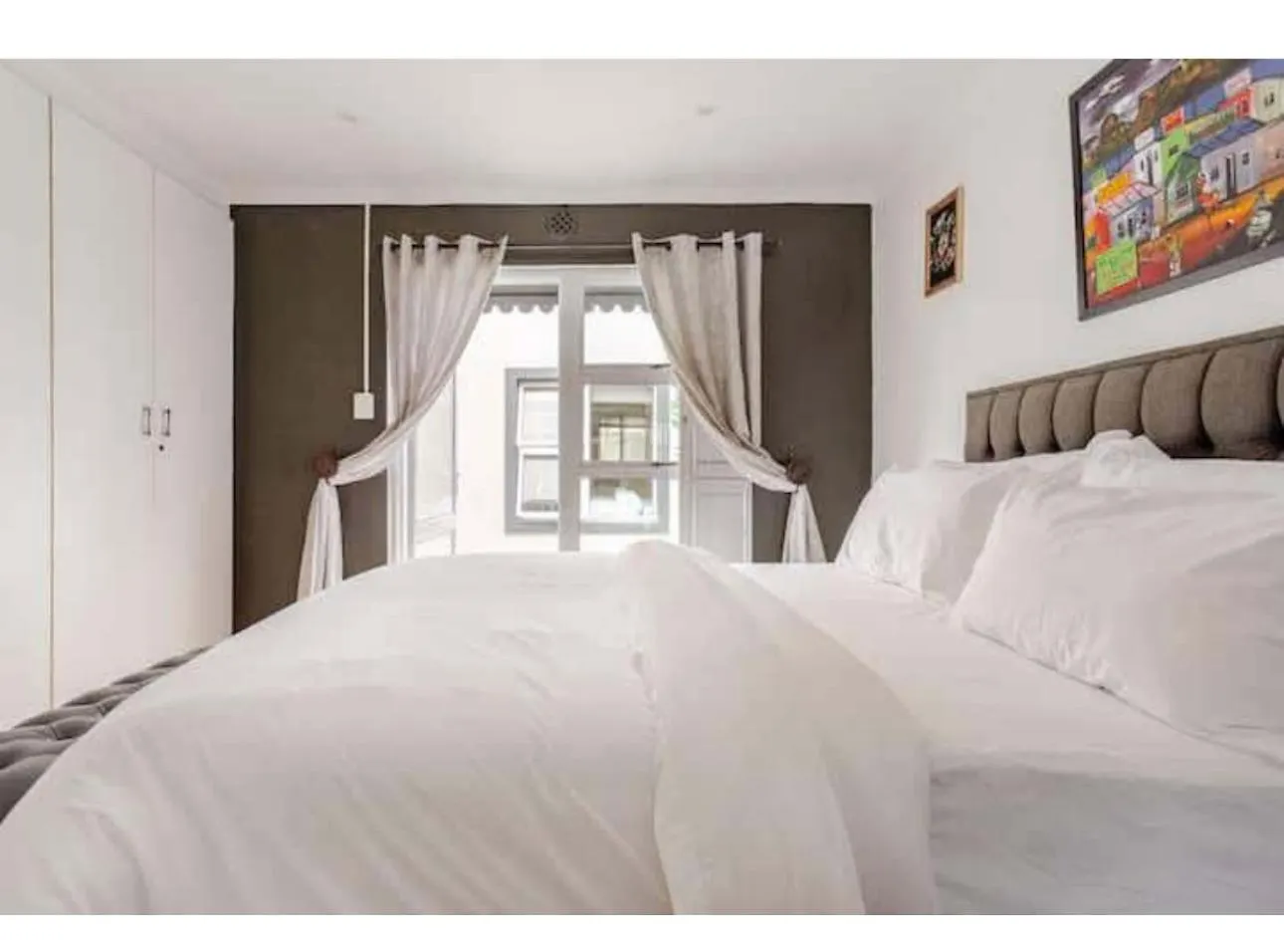 Caline Vip Luxury Jacuzzi &, Swimming Pool Mews Bed & Breakfast Cape Town 0*,