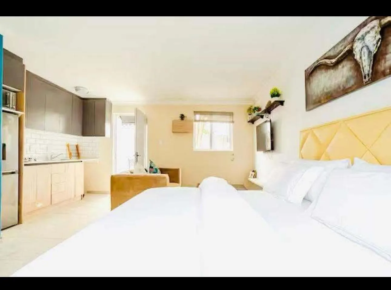Caline Vip Luxury Jacuzzi &, Swimming Pool Mews Bed & Breakfast Cape Town
