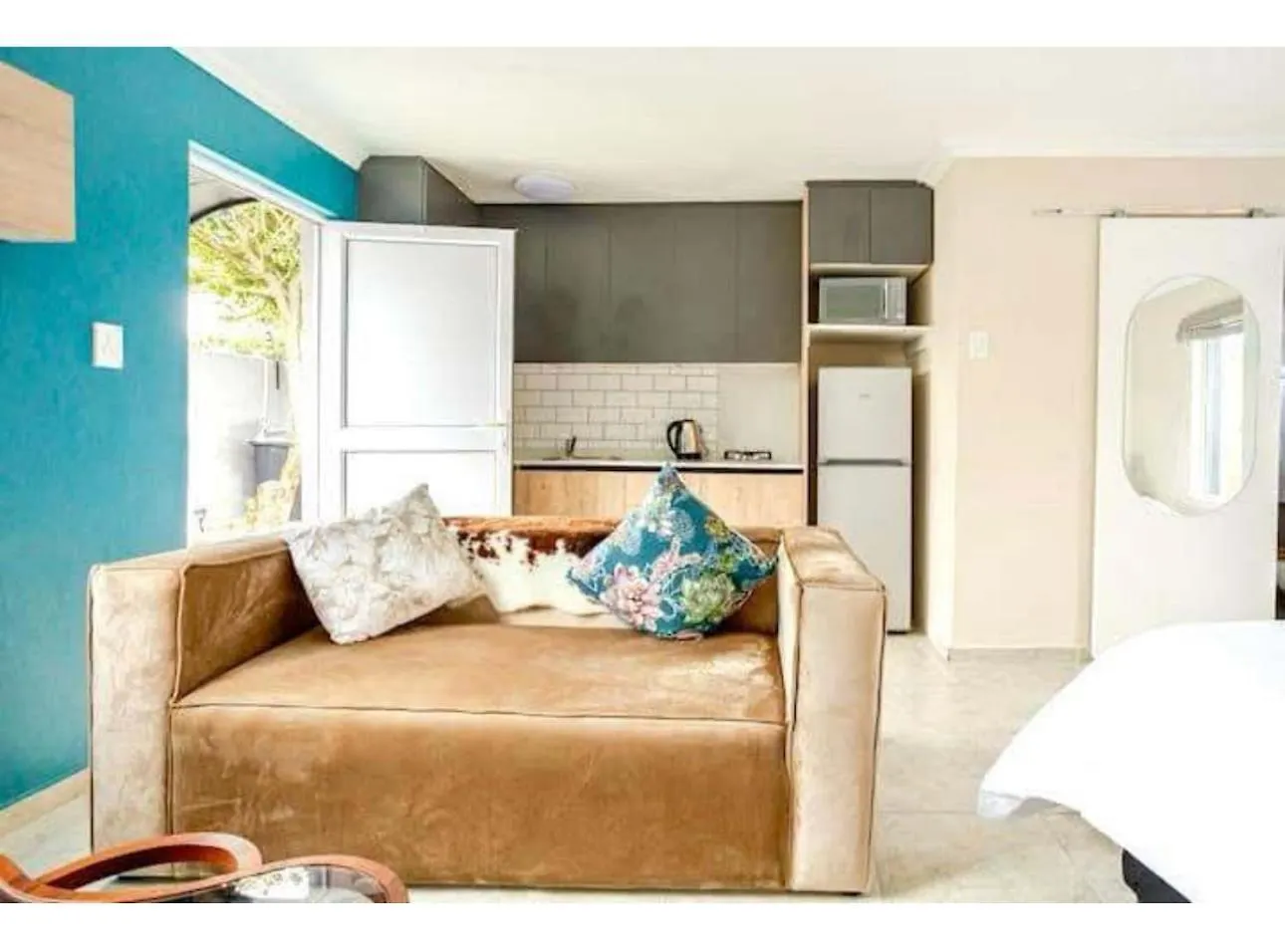 Caline Vip Luxury Jacuzzi &, Swimming Pool Mews Bed & Breakfast Cape Town