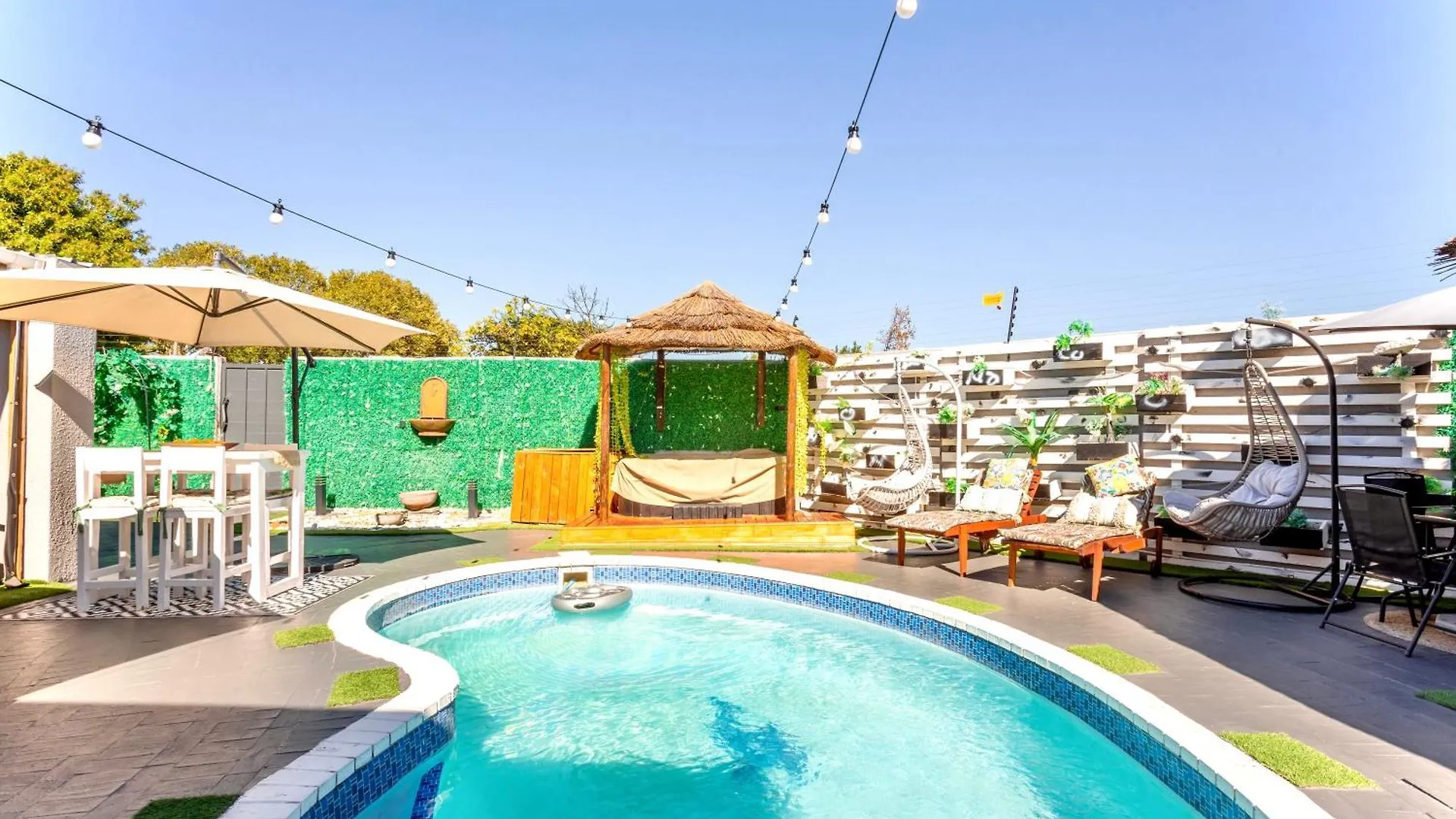 Caline Vip Luxury Jacuzzi &, Swimming Pool Mews Bed & Breakfast Cape Town South Africa