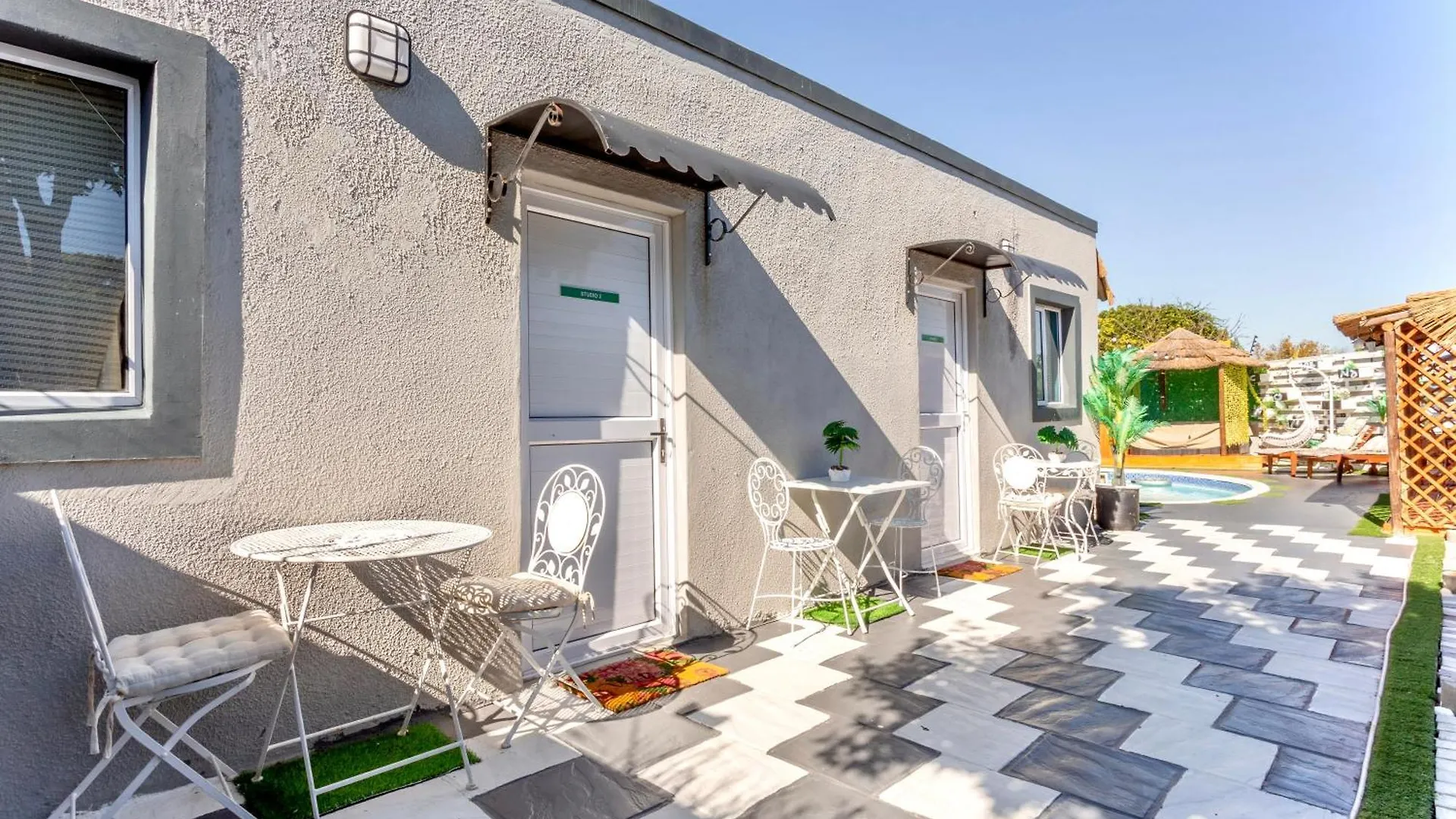 Caline Vip Luxury Jacuzzi &, Swimming Pool Mews Bed & Breakfast Cape Town 0*,