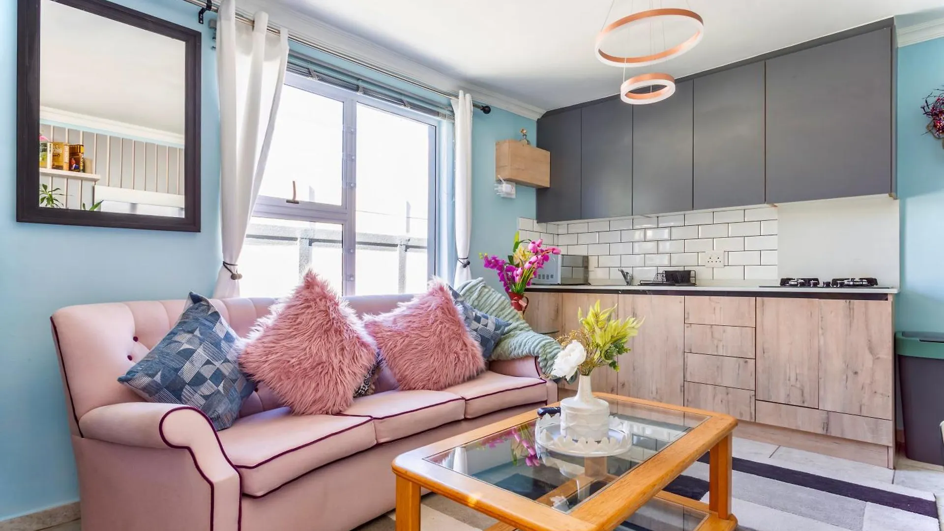 Caline Vip Luxury Jacuzzi &, Swimming Pool Mews Bed & Breakfast Cape Town