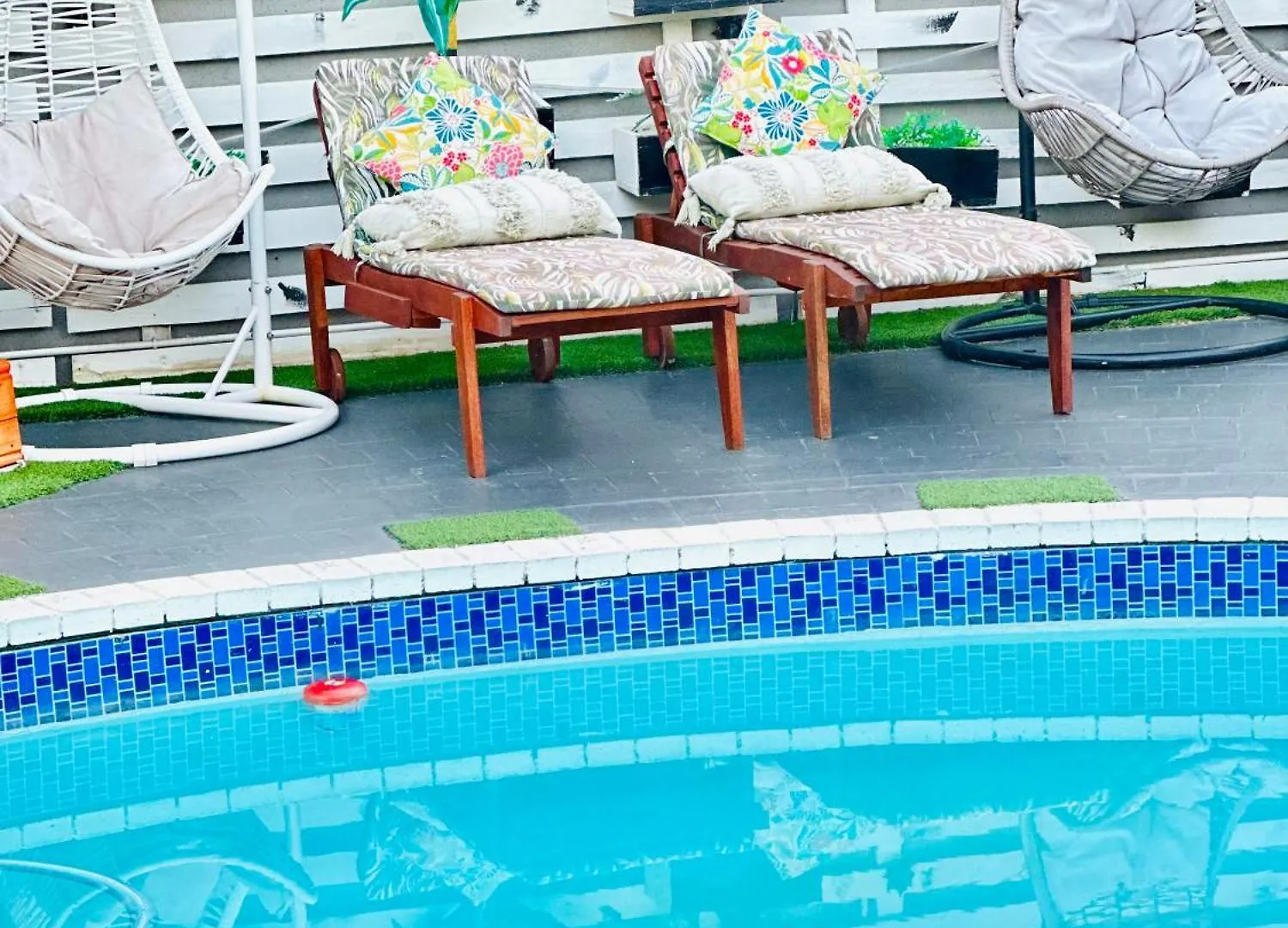 Caline Vip Luxury Jacuzzi &, Swimming Pool Mews Bed & Breakfast Cape Town